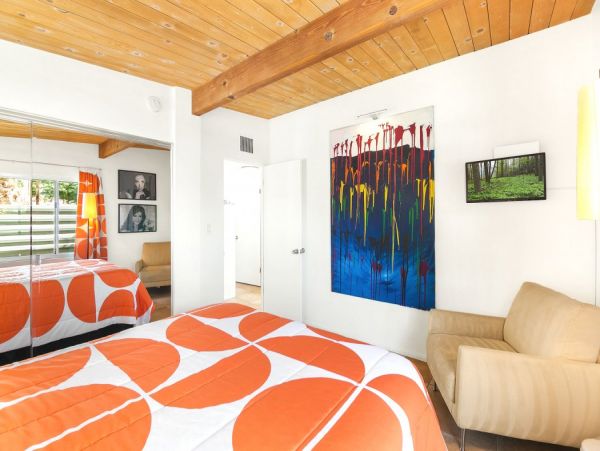 Palm Springs Three Bedroom Stylish Home With Pool and Hot Tub