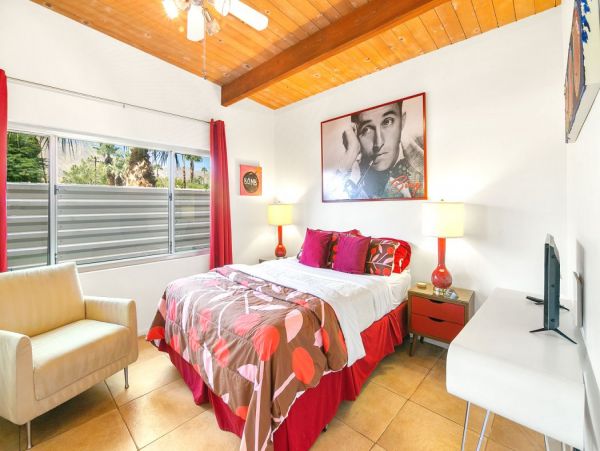 Palm Springs Three Bedroom Stylish Home With Pool and Hot Tub