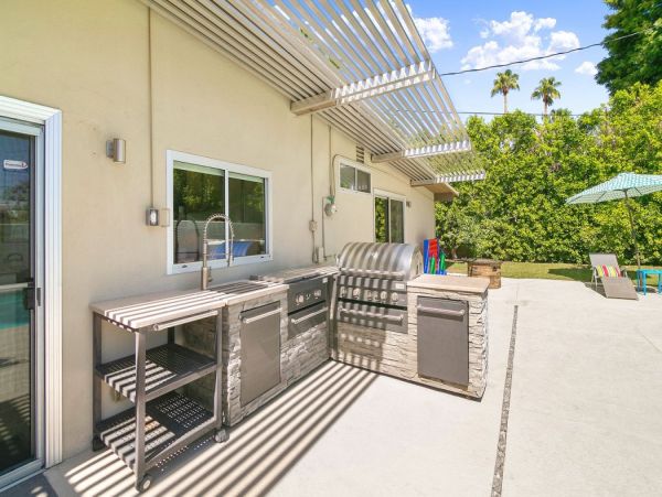 Palm Springs Three Bedroom Stylish Home With Pool and Hot Tub