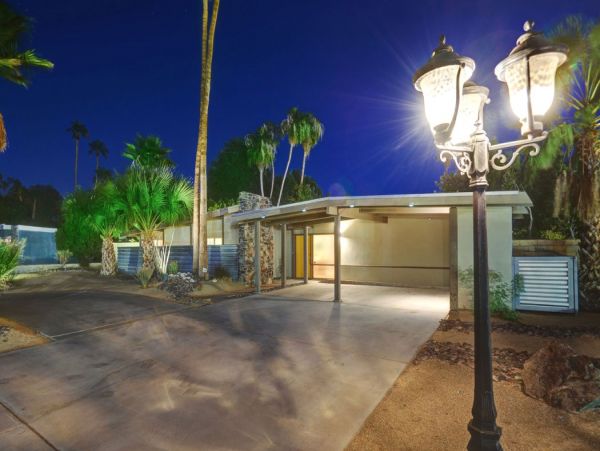 Palm Springs Three Bedroom Stylish Home With Pool and Hot Tub