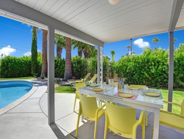 Palm Springs Home 990653