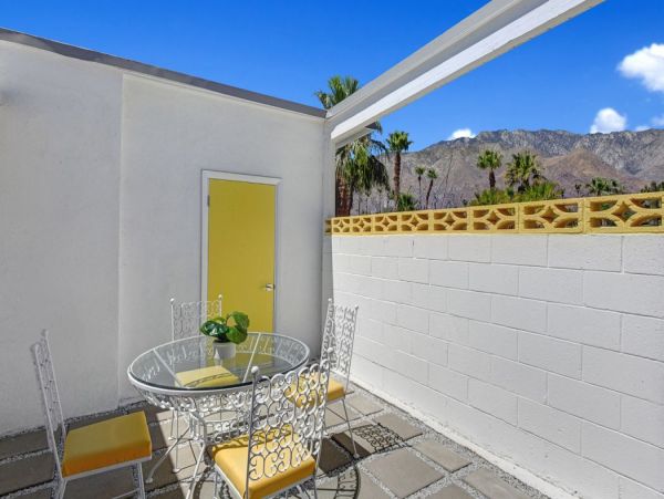 Palm Springs Home 990653