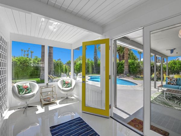 Palm Springs Home 990653