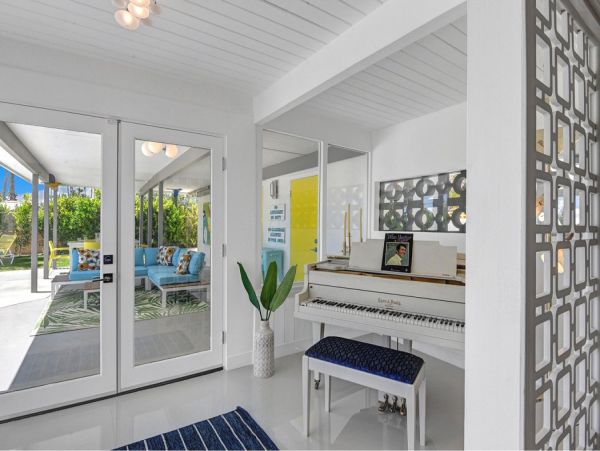 Palm Springs Home 990653