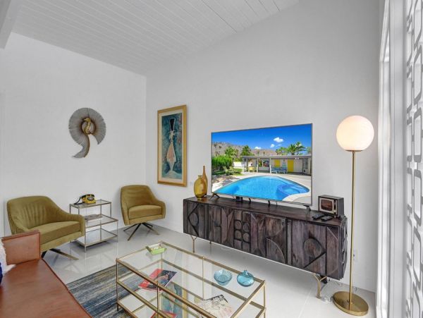 Palm Springs Home 990653