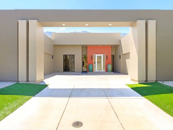 Palm Springs Home 990654