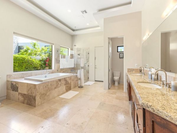 Palm Springs Home 990654