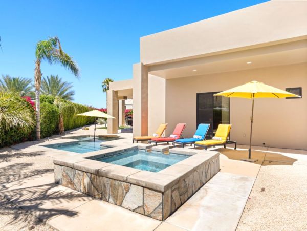 Palm Springs Home 990654