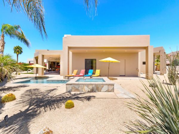 Palm Springs Home 990654