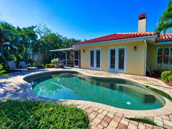 Charming Vacation Home Rental on Sanibel with Pool 6 Guests