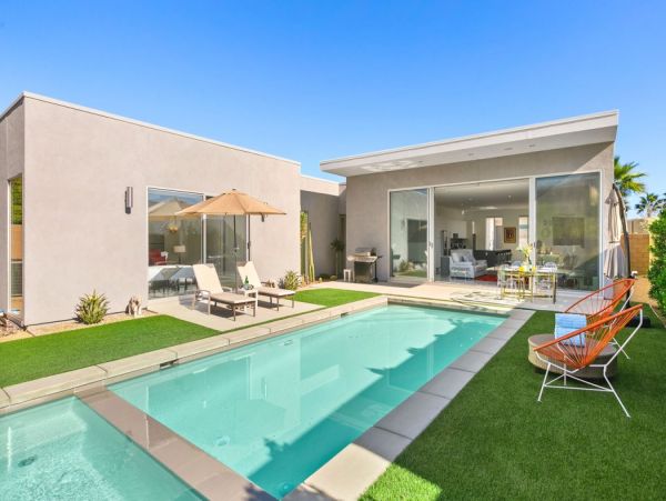 Palm Springs Home 990656