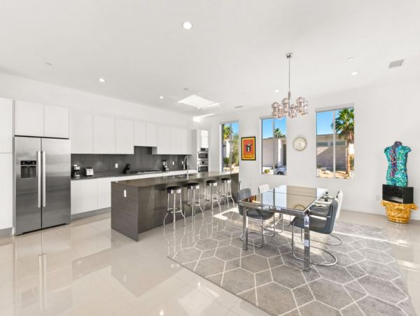 Palm Springs Home 990656