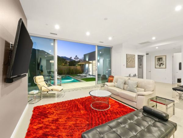 Palm Springs Home 990656