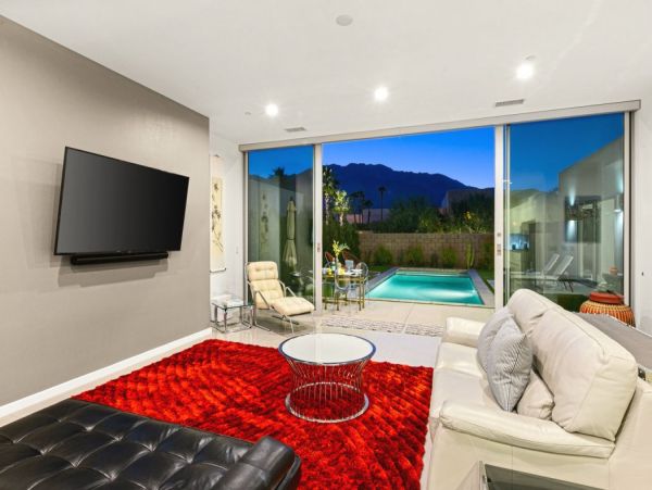Palm Springs Home 990656