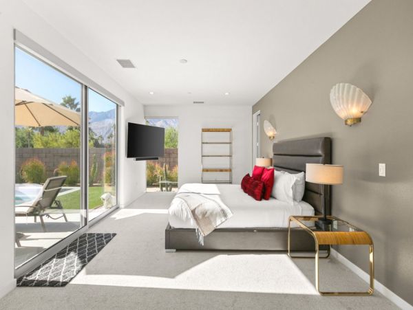 Palm Springs Home 990656