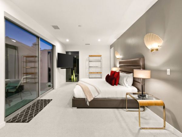 Palm Springs Home 990656