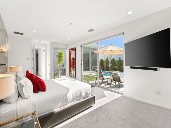 Palm Springs Home 990656