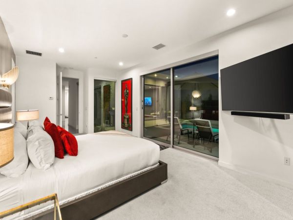 Palm Springs Home 990656