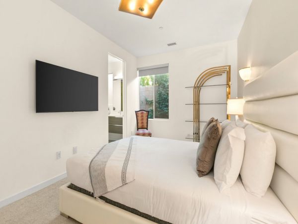 Palm Springs Home 990656