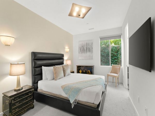 Palm Springs Home 990656