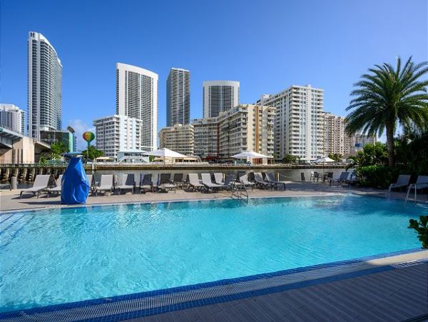Short Walk to Hallandale Beach Vacation Condo 3 Bedroom