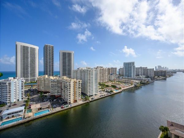 Short Walk to Hallandale Beach Vacation Condo 3 Bedroom