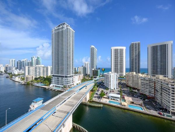Short Walk to Hallandale Beach Vacation Condo 3 Bedroom