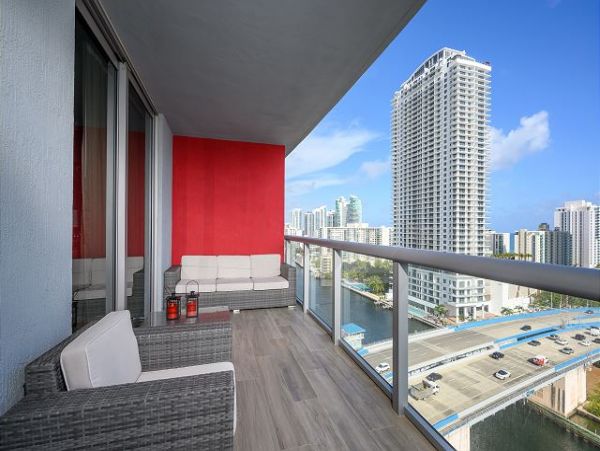 Short Walk to Hallandale Beach Vacation Condo 3 Bedroom