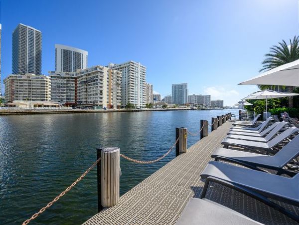 Short Walk to Hallandale Beach Vacation Condo 3 Bedroom