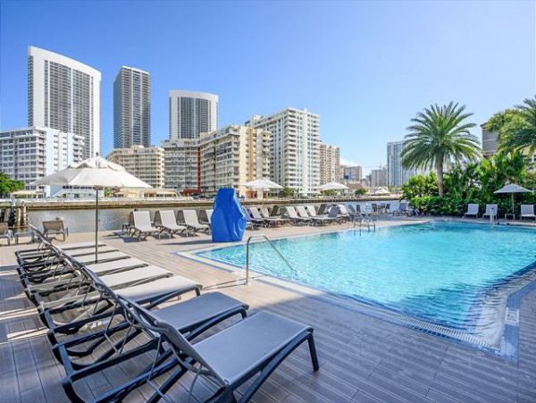 Short Walk to Hallandale Beach Vacation Condo 3 Bedroom