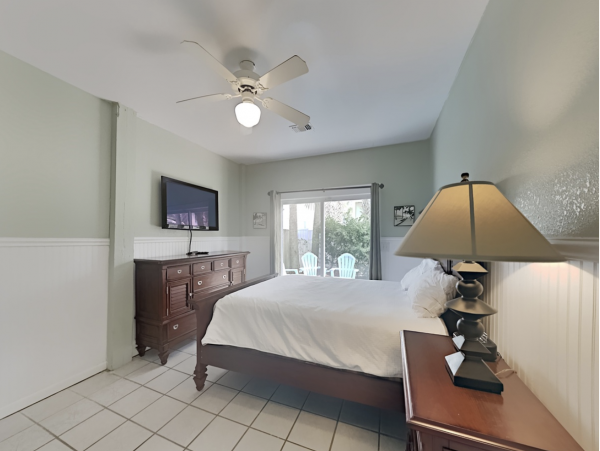 Five Bedroom Pool Home Walk to Beach in Miramar