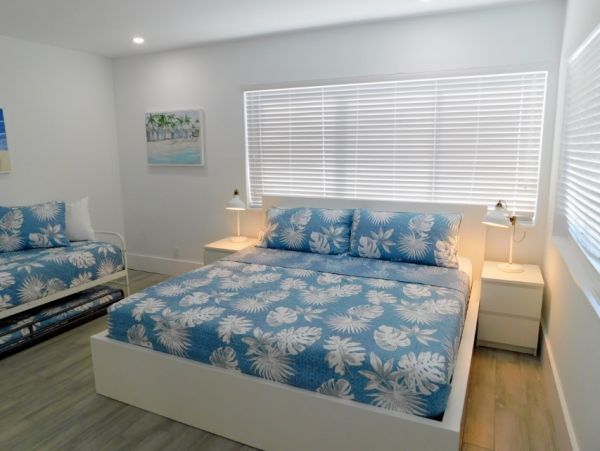 Short Walk to Beach Hollywood Vacation Home 7 Bedrooms