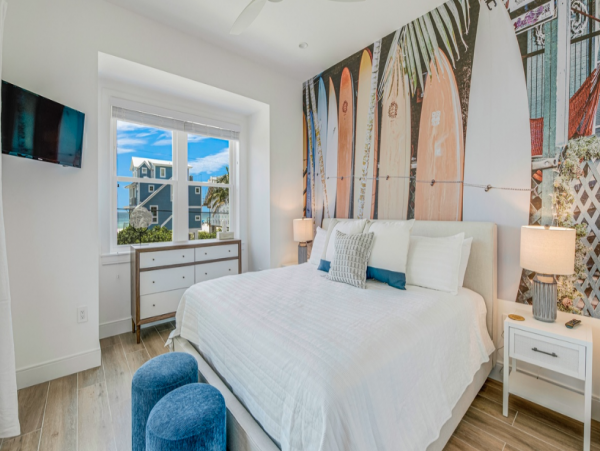 Eight Bedroom Posh Vacation Home in Bradenton Beach