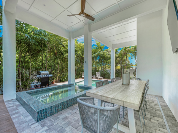 Eight Bedroom Posh Vacation Home in Bradenton Beach