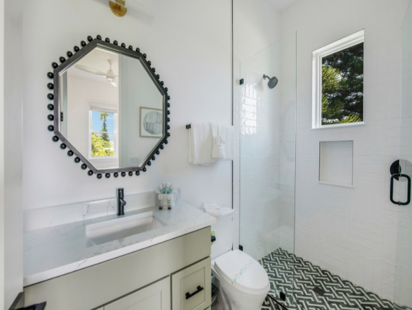 Eight Bedroom Posh Vacation Home in Bradenton Beach