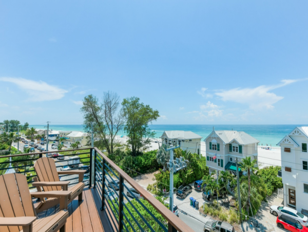 Eight Bedroom Posh Vacation Home in Bradenton Beach