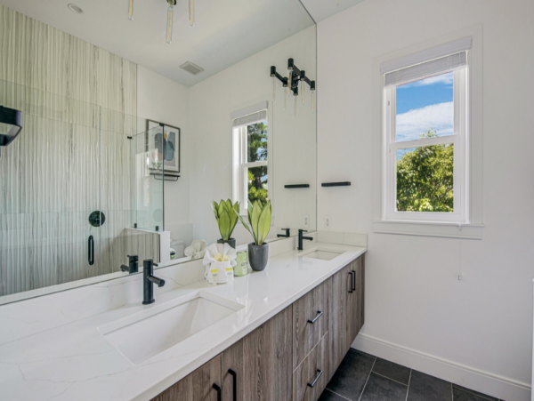 Eight Bedroom Posh Vacation Home in Bradenton Beach