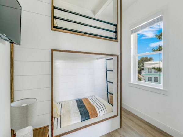 Eight Bedroom Posh Vacation Home in Bradenton Beach