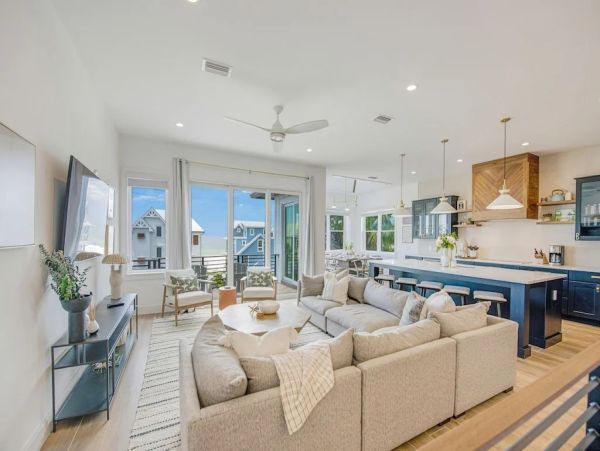 Eight Bedroom Posh Vacation Home in Bradenton Beach