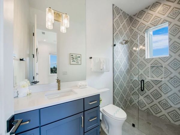 Eight Bedroom Posh Vacation Home in Bradenton Beach