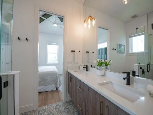 Eight Bedroom Posh Vacation Home in Bradenton Beach