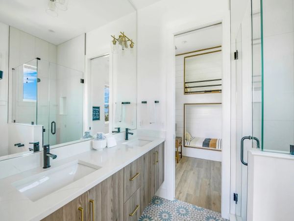 Eight Bedroom Posh Vacation Home in Bradenton Beach
