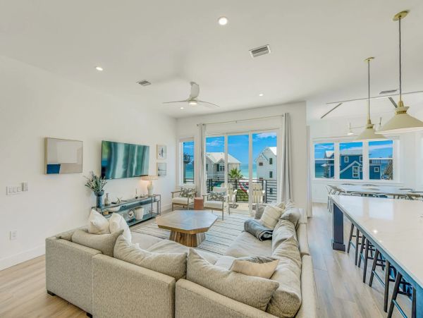 Eight Bedroom Posh Vacation Home in Bradenton Beach