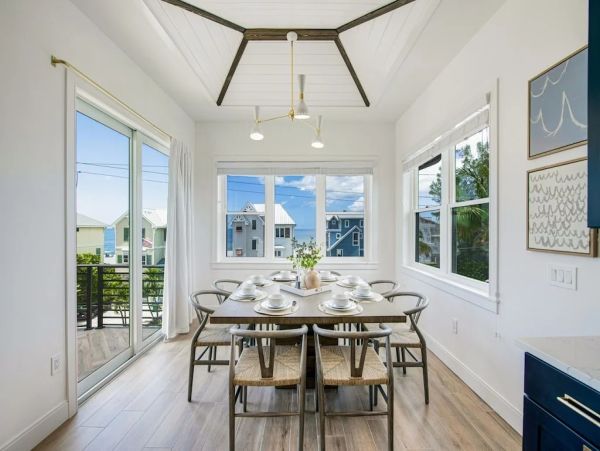 Eight Bedroom Posh Vacation Home in Bradenton Beach
