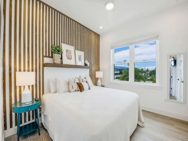 Eight Bedroom Posh Vacation Home in Bradenton Beach