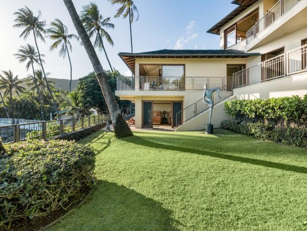 On Beach Honolulu Beach Vacation Home with 4 Bdrms