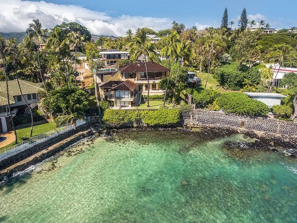 On Beach Honolulu Beach Vacation Home with 4 Bdrms