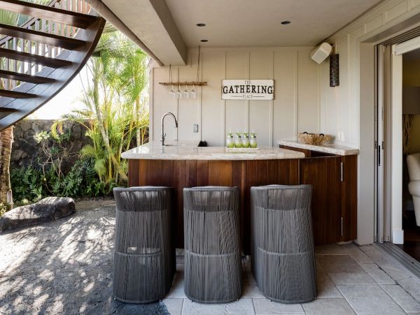 Oceanfront Luxury Six Bedroom Oahu Vacation Villa