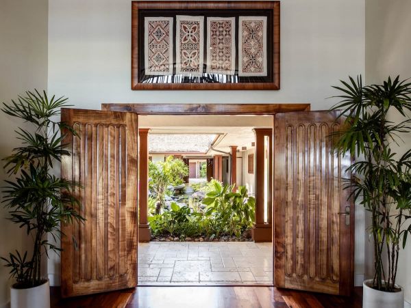 Oceanfront Luxury Six Bedroom Oahu Vacation Villa