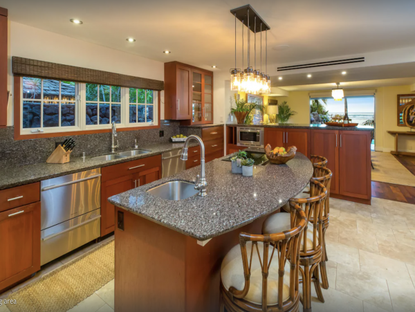 Oceanfront Luxury Six Bedroom Oahu Vacation Villa